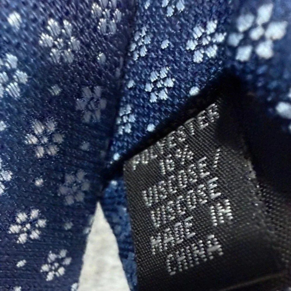VTG Van Heusen Necktie Mens Tie Navy Blue White Floral Micro-pattern Narrow
